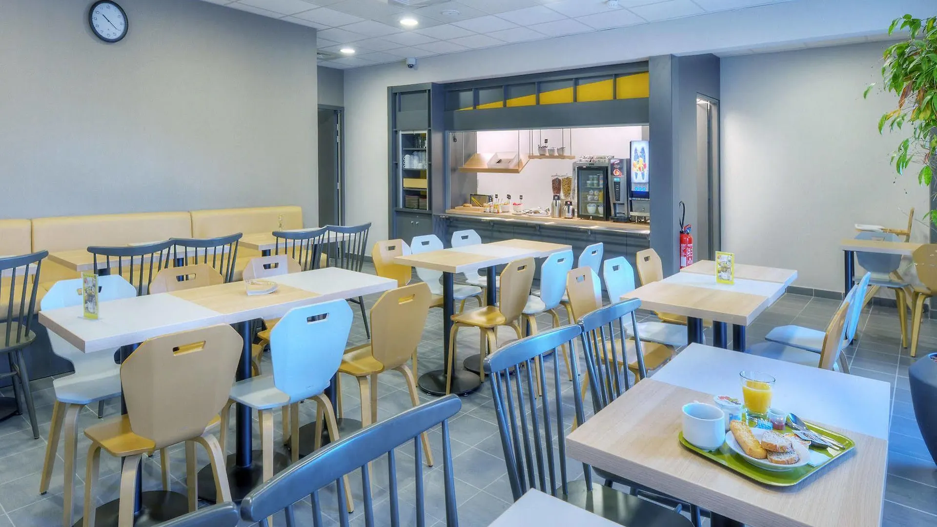 B&B Hotel Marseille Les Ports 2*,